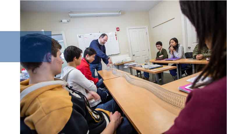 教堂山中学学校设施